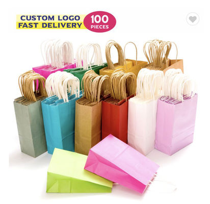 Un buen precio. Bolsas de papel reciclables embalaje marrón negro bolsas de papel Kraft personalizadas con mango en línea